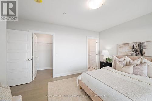 203 - 1560 Upper West Avenue, London South (South B), ON - Indoor Photo Showing Bedroom
