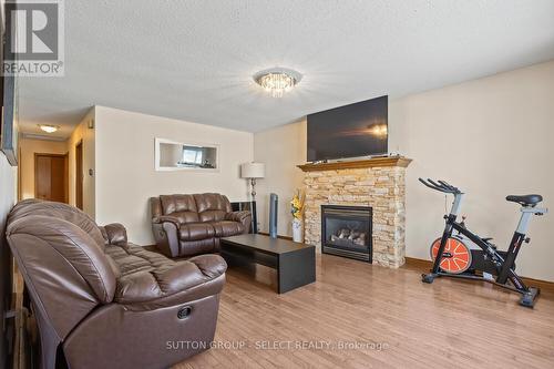 31 Meadowview Road, London South (South O), ON - Indoor With Fireplace