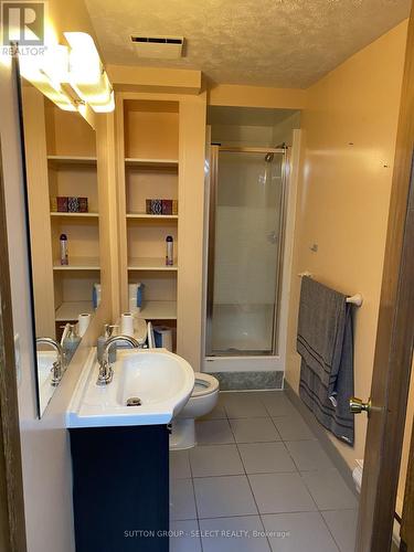 31 Meadowview Road, London South (South O), ON - Indoor Photo Showing Bathroom