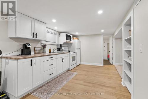 12 Nello Street, St. Catharines (Fairview), ON - Indoor Photo Showing Kitchen