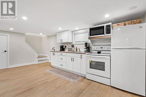 12 Nello Street, St. Catharines (Fairview), ON - Indoor Photo Showing Kitchen