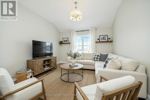 Upper Family Ro - 4 Griffiths Avenue, Cambridge, ON - Indoor Photo Showing Living Room