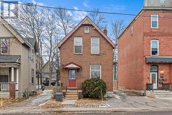 17 ARLINGTON AVENUE  Ottawa, ON K2P 1C1