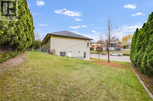 Mature cedars surround the property - 1650 Highland Drive N, Kelowna, BC - Outdoor