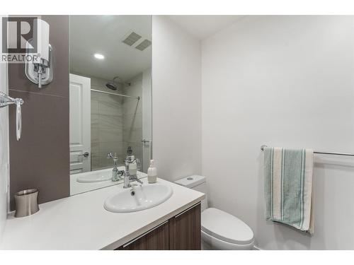 1151 Sunset Drive Unit# 1001, Kelowna, BC - Indoor Photo Showing Bathroom
