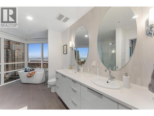 1151 Sunset Drive Unit# 1001, Kelowna, BC - Indoor Photo Showing Bathroom