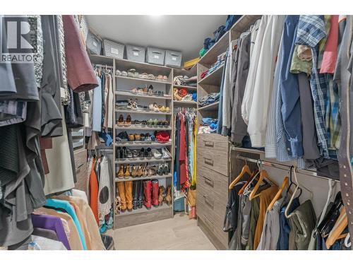 1151 Sunset Drive Unit# 1001, Kelowna, BC - Indoor With Storage