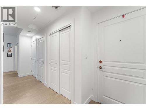 1151 Sunset Drive Unit# 1001, Kelowna, BC - Indoor Photo Showing Other Room