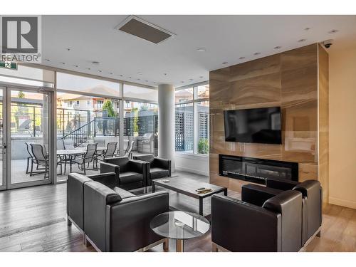 1151 Sunset Drive Unit# 1001, Kelowna, BC - Indoor Photo Showing Living Room With Fireplace