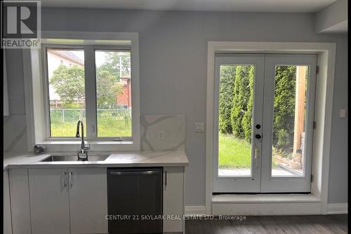 574 B Pharmacy Ave Avenue, Toronto, ON 