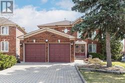 5 FALKLAND PLACE  Richmond Hill, ON L4C 9P3