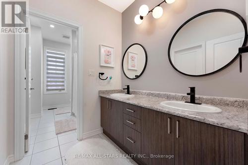 355 Reg Harrison Trail, Newmarket, ON - Indoor Photo Showing Bathroom