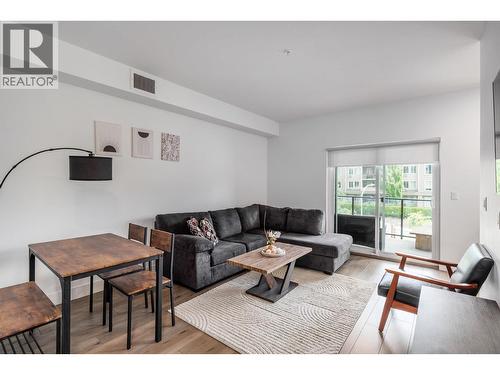 3642 Mission Springs Drive Unit# 303, Kelowna, BC - Indoor Photo Showing Living Room