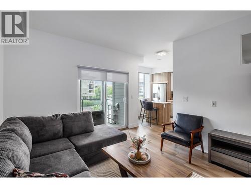 3642 Mission Springs Drive Unit# 303, Kelowna, BC - Indoor Photo Showing Living Room