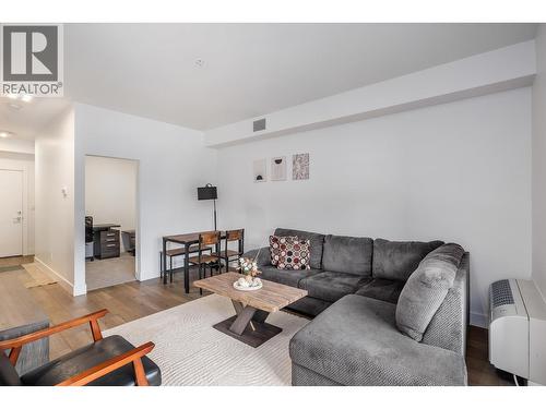 3642 Mission Springs Drive Unit# 303, Kelowna, BC - Indoor Photo Showing Living Room