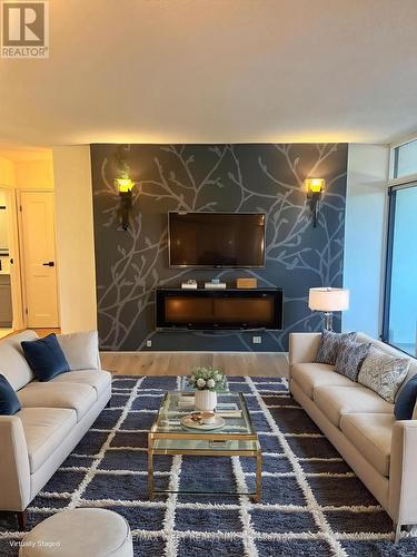 304 - 1535 Lakeshore Road E, Mississauga, ON - Indoor Photo Showing Living Room