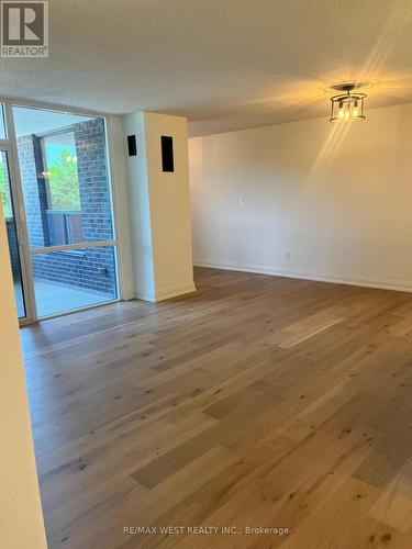 304 - 1535 Lakeshore Road E, Mississauga, ON - Indoor Photo Showing Other Room