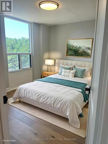 304 - 1535 Lakeshore Road E, Mississauga, ON - Indoor Photo Showing Bedroom