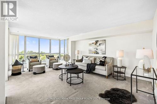 701 - 25 Cumberland Lane, Ajax, ON - Indoor Photo Showing Living Room