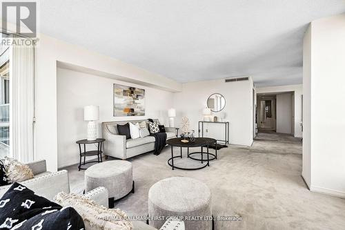 701 - 25 Cumberland Lane, Ajax, ON - Indoor Photo Showing Living Room