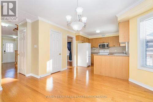 25 Dunnett Drive, Barrie, ON - Indoor Photo Showing Kitchen