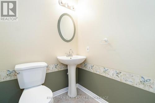 25 Dunnett Drive, Barrie, ON - Indoor Photo Showing Bathroom