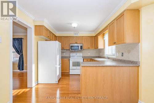 25 Dunnett Drive, Barrie, ON - Indoor Photo Showing Kitchen
