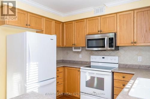 25 Dunnett Drive, Barrie, ON - Indoor Photo Showing Kitchen