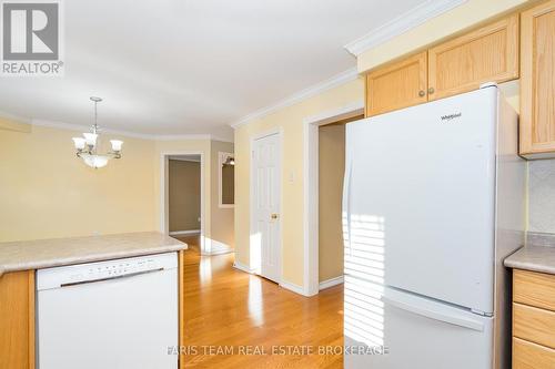 25 Dunnett Drive, Barrie, ON - Indoor Photo Showing Kitchen