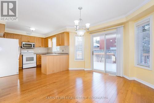25 Dunnett Drive, Barrie, ON - Indoor Photo Showing Kitchen