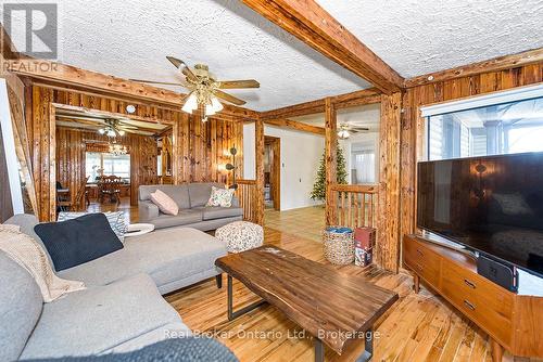 58 Eastvale Place, Hamilton (Mcquesten), ON - Indoor Photo Showing Living Room