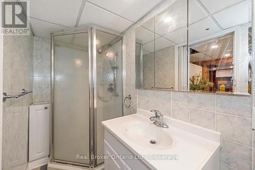 58 Eastvale Place, Hamilton (Mcquesten), ON - Indoor Photo Showing Bathroom