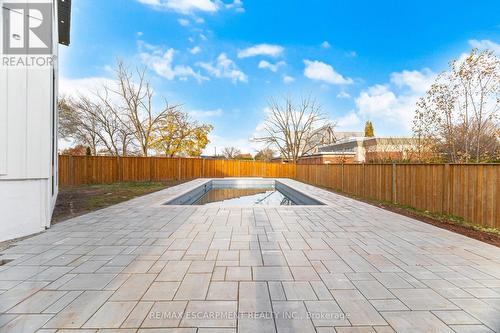 2488 Bridge Road, Oakville, ON - Outdoor