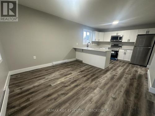 2 - 565 Emma Street, Gananoque, ON - Indoor Photo Showing Kitchen