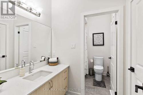 1049 Greensview Drive, Lake Of Bays, ON - Indoor Photo Showing Bathroom