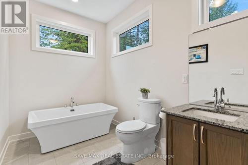 1049 Greensview Drive, Lake Of Bays, ON - Indoor Photo Showing Bathroom