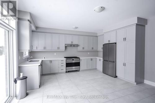 30 Misty Ridge Road, Wasaga Beach, ON - Indoor Photo Showing Kitchen