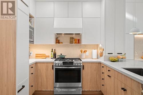 201 - 336 Davenport Road, Toronto, ON - Indoor Photo Showing Kitchen