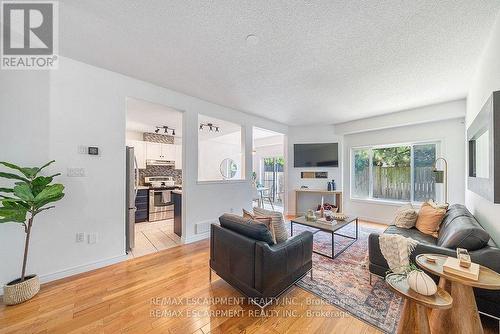 4 - 10 Liddycoat Lane, Hamilton, ON - Indoor Photo Showing Living Room