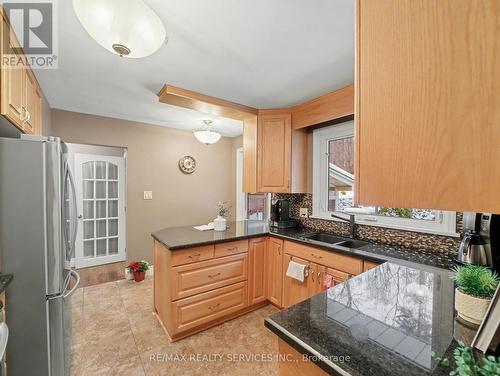 145 Glenforest Road, Cambridge, ON - Indoor Photo Showing Kitchen With Double Sink