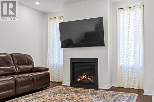 837 Derreen Avenue, Ottawa, ON - Indoor Photo Showing Living Room With Fireplace
