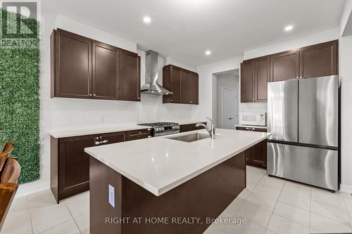 837 Derreen Avenue, Ottawa, ON - Indoor Photo Showing Kitchen With Stainless Steel Kitchen With Upgraded Kitchen