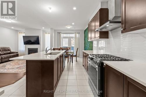 837 Derreen Avenue, Ottawa, ON - Indoor Photo Showing Kitchen With Double Sink With Upgraded Kitchen
