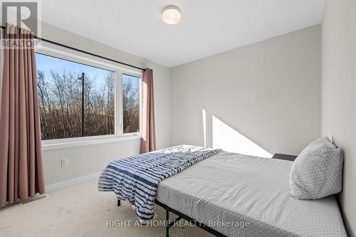 837 Derreen Avenue, Ottawa, ON - Indoor Photo Showing Bedroom