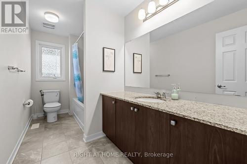 837 Derreen Avenue, Ottawa, ON - Indoor Photo Showing Bathroom