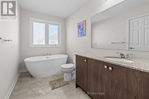837 Derreen Avenue, Ottawa, ON - Indoor Photo Showing Bathroom