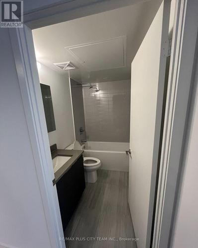 1512 - 2033 Kennedy Road, Toronto, ON - Indoor Photo Showing Bathroom