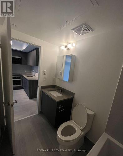 1512 - 2033 Kennedy Road, Toronto, ON - Indoor Photo Showing Bathroom