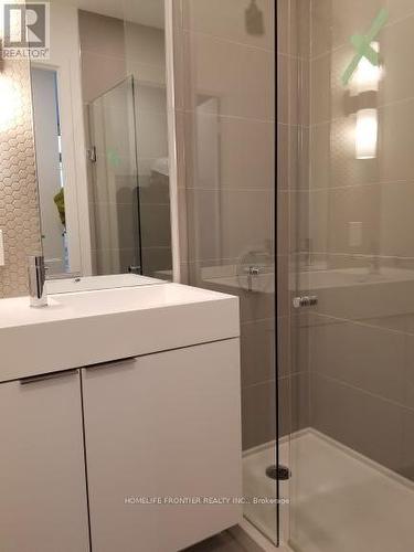 806 - 33 Helendale Avenue, Toronto, ON - Indoor Photo Showing Bathroom