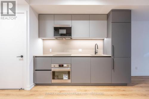 516 - 35 Parliament Street, Toronto, ON - Indoor Photo Showing Kitchen